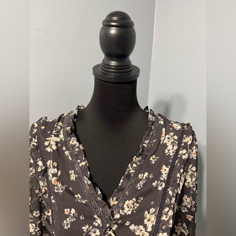 ASTR Ruffle Wrap Front Floral Chiffon Long Sleeve Peplum Blouse Grey Peach XS - Picture 5 of 11